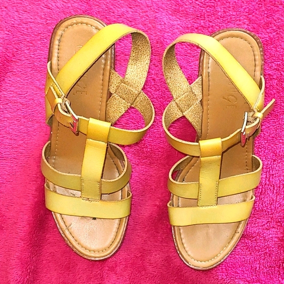 Strappy Wedges - Picture 2 of 7